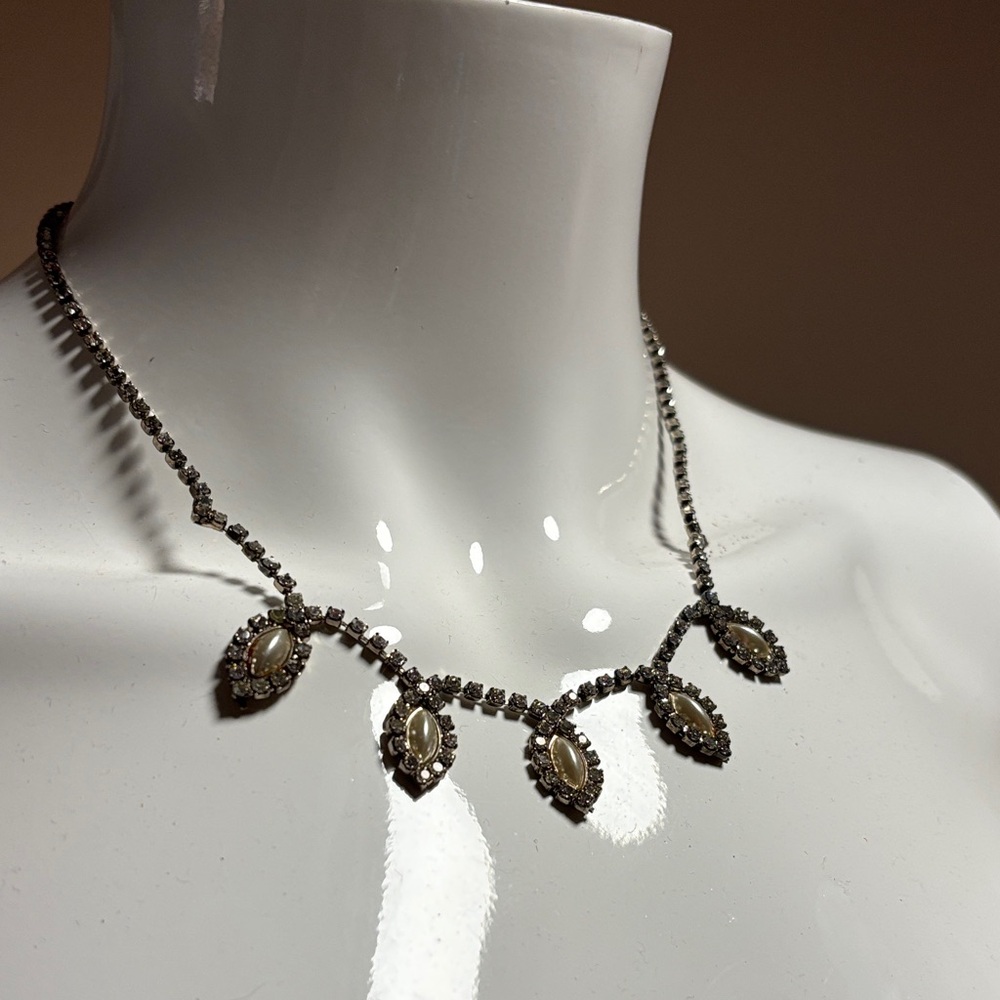 Vintage Glass and Faux Pearl choker Necklace